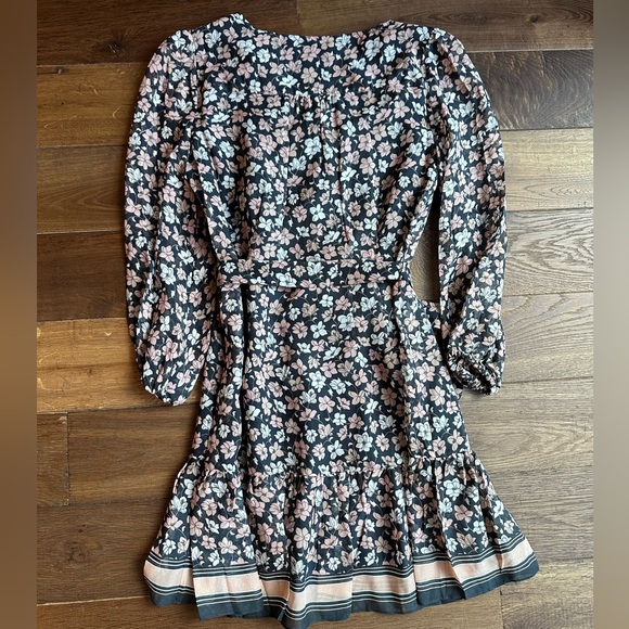 Club Monaco - Picture 4 of 6